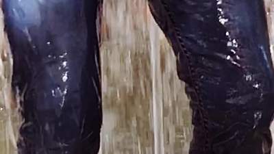 wet-at-the-fountain_15.jpg