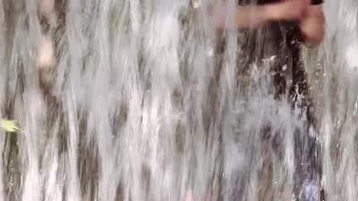 wet-at-the-fountain_6.jpg
